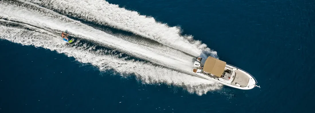 Aerial view of speed boat. Find Minnesota Boat Insurance.