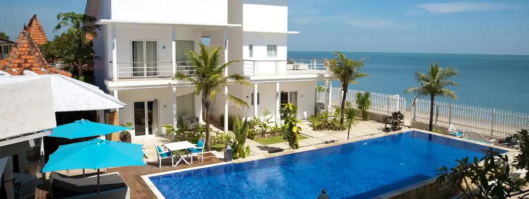 Beautiful villa with a swimming pool by the beach. Feel Protected with Total Peace of Mind While on Vacation. 