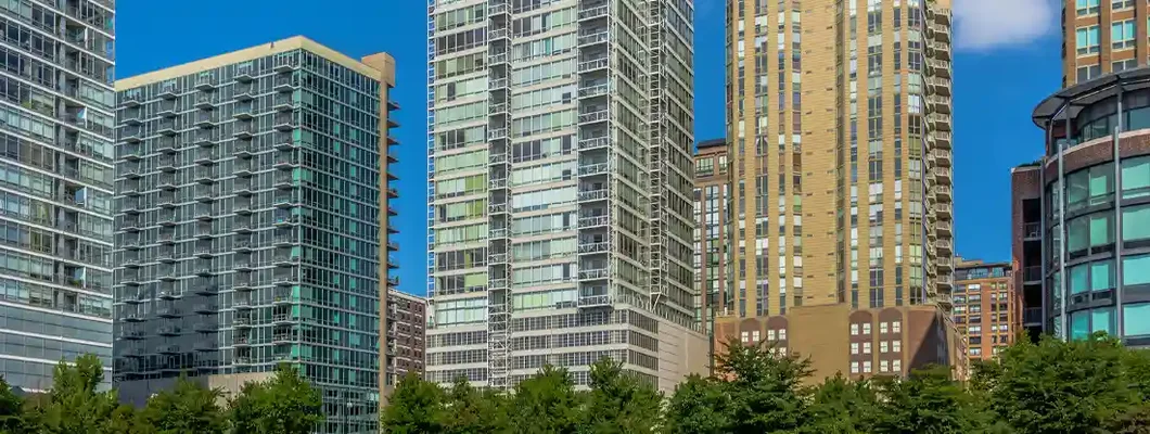 Luxury apartment building in downtown Chicago. Find Illinois Renters Insurance.