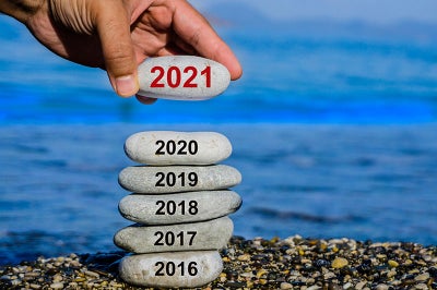 Stacking gray stone that say 2016 up tp 2021.