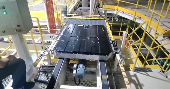 Uma bateria de VE sendo transferida para o DARB Transferência de 90 graus S4500