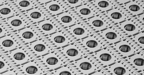 Primo piano dei rulli sull'Activated Roller Belt serie 400