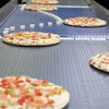 Pizzas sortant d'un diviseur AIM