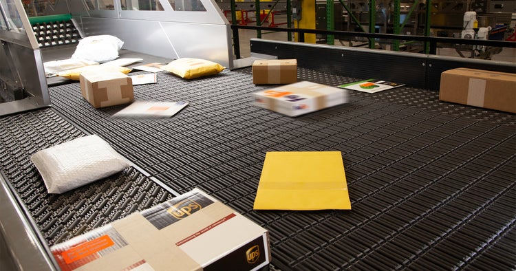 The Smart Singulator identifying parcels and separating the flow into a single-file flow of items