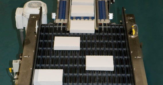 Cajas de caramelos blancas en el desviador ARB