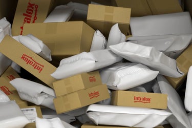 Rendering of stacked bulk flow of boxes and polybags