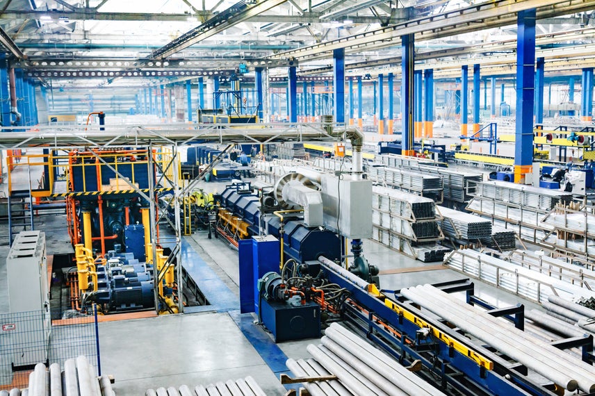Boden eines Werks für Metallrohre und -verarbeitung