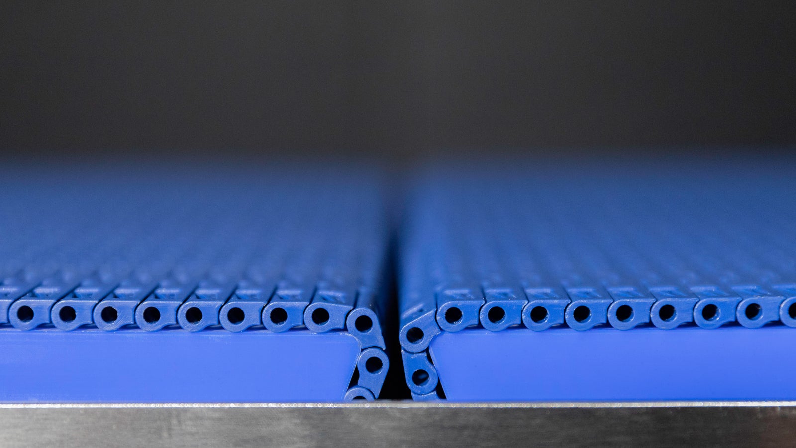 Transfer point between two Series 570 Flat Top belts
