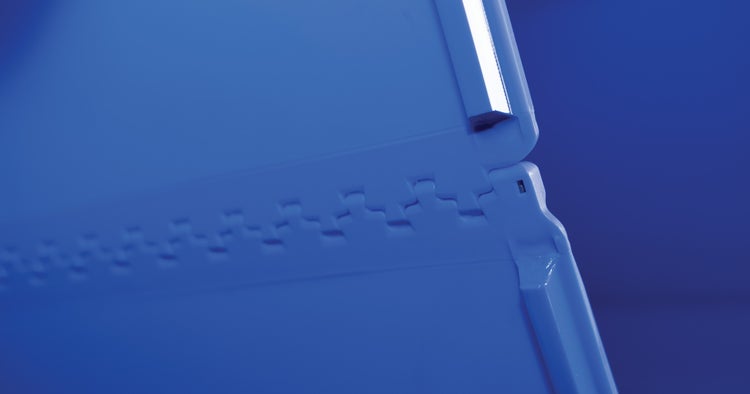 Close-up of ThermoConnect™ HDE belt edge with interlocking ZeroSplice™ connection design.