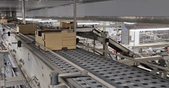 Kisten auf Intralox ARB-Sortiersystem