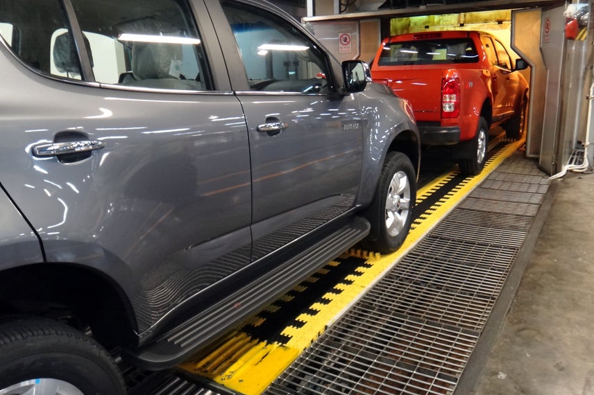 SUV et camion sur le tapis Série 10000