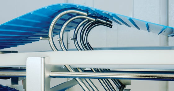 ThermoDrive®-Band, das von Bandanhebern angehoben wird