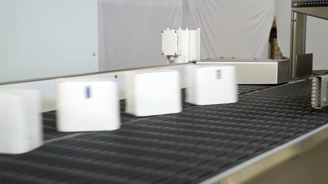 Cajas blancas en giradora divisora ARB