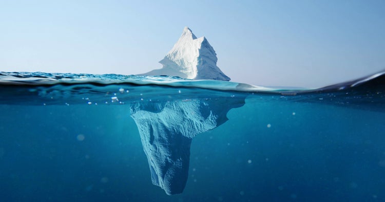 Stockfoto eines Eisbergs, der unter der Oberfläche größer ist als darüber