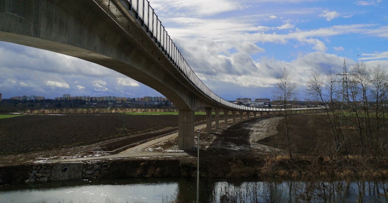 Il viadotto sul fiume Mže