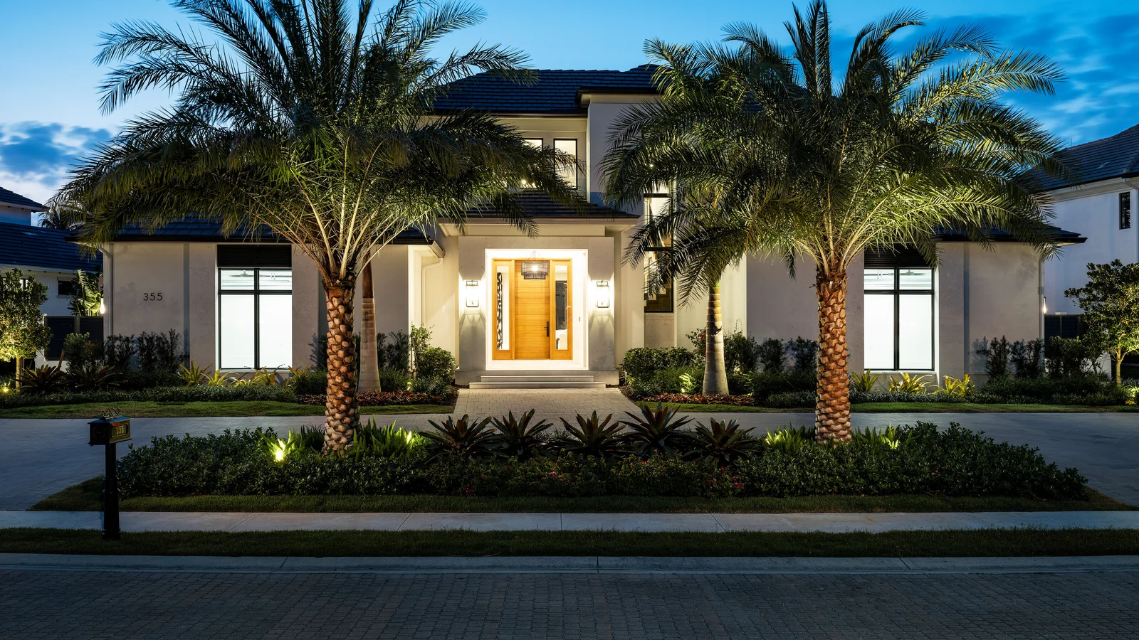 STOCK CUSTOM HOMES ANNOUNCES SALE OF BAY COLONY ESTATE