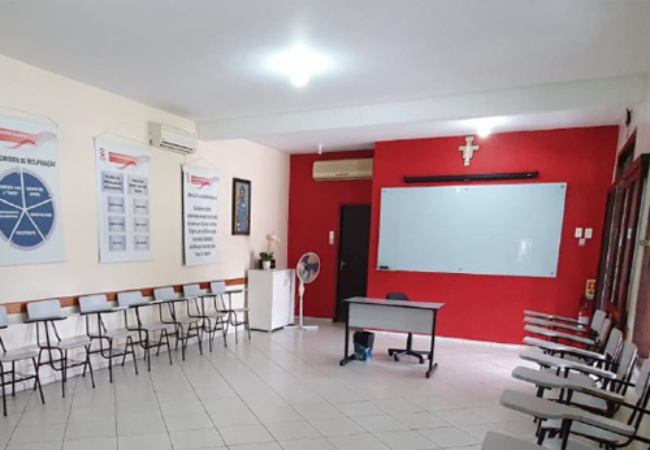 Classroom with red wall 