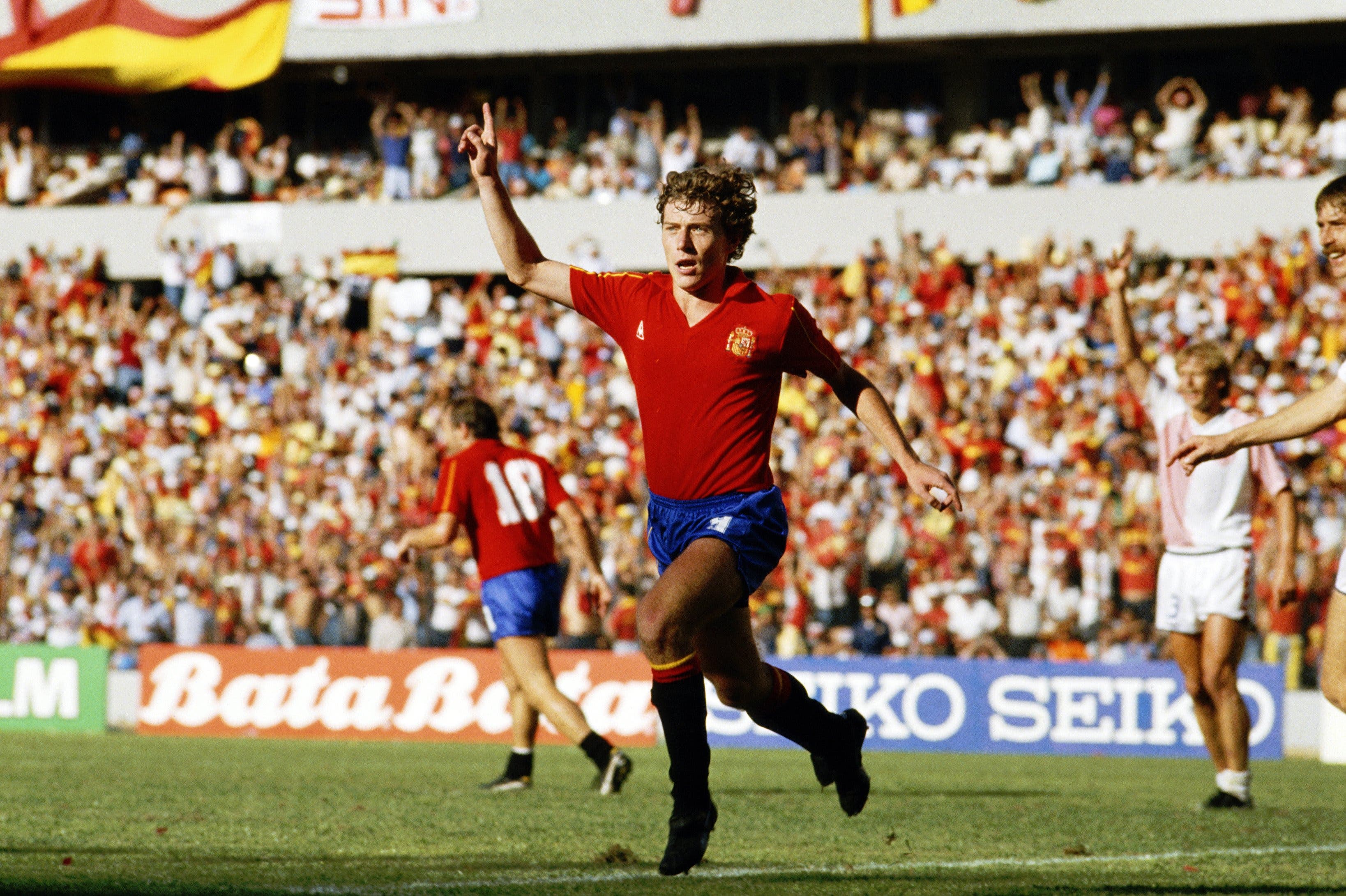Emilio Butragueño celebrates after scoring a goald during a match between Spain and Denmark in the 1986 World Cup.