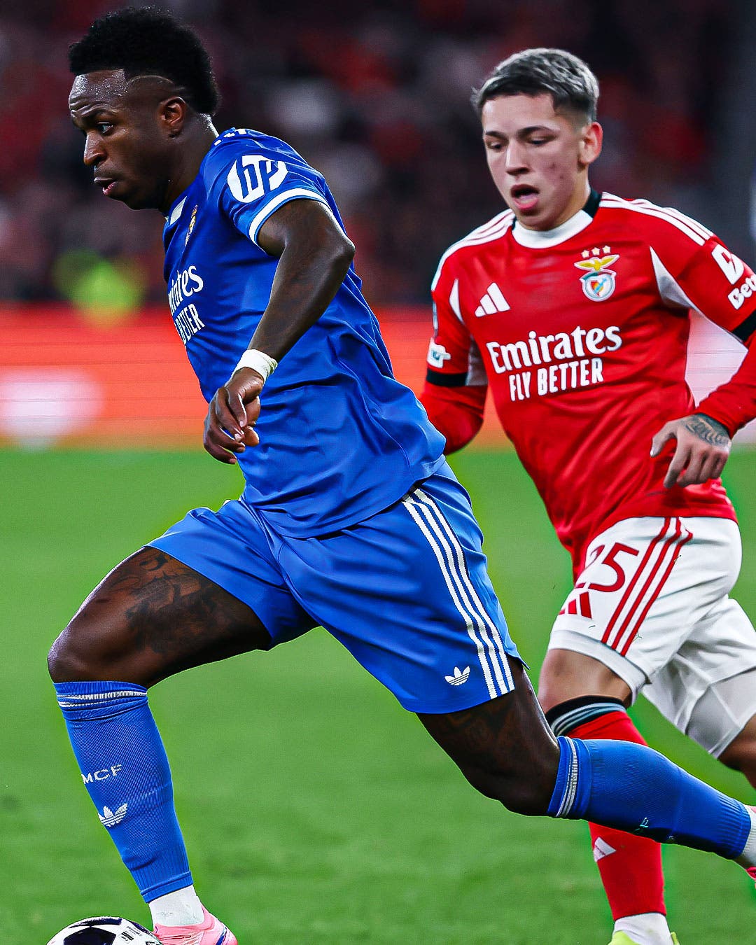 Vinicius Junior and Gianluca Prestianni during the Benfica vs Real Madrid match.