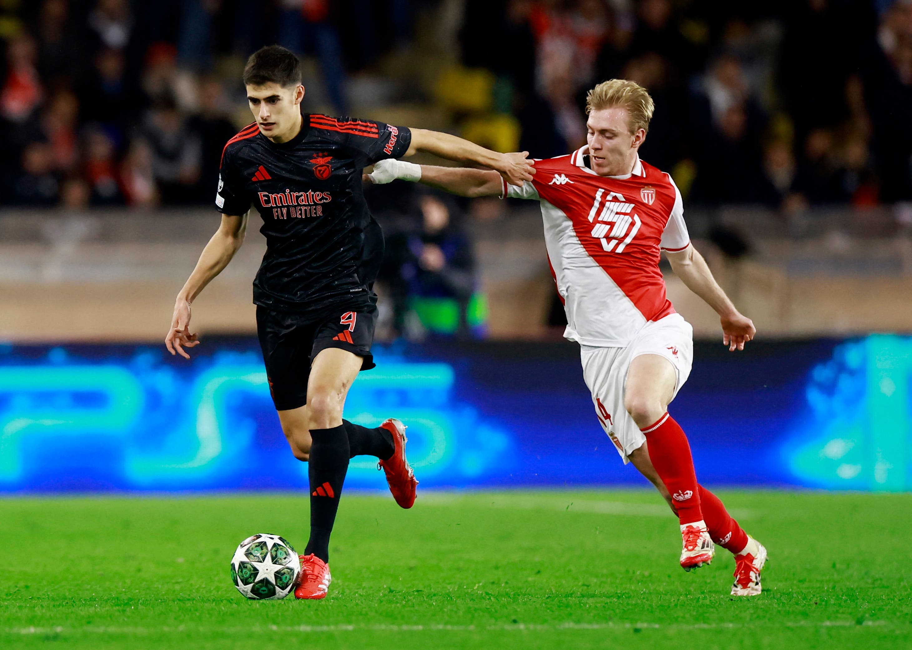 Soccer Football - Champions League - Knockout Phase Playoff - First Leg - AS Monaco v Benfica - Stade Louis II, Monaco - February 12, 2025 Benfica's Antonio Silva in action with AS Monaco's Mika Biereth REUTERS/Manon Cruz