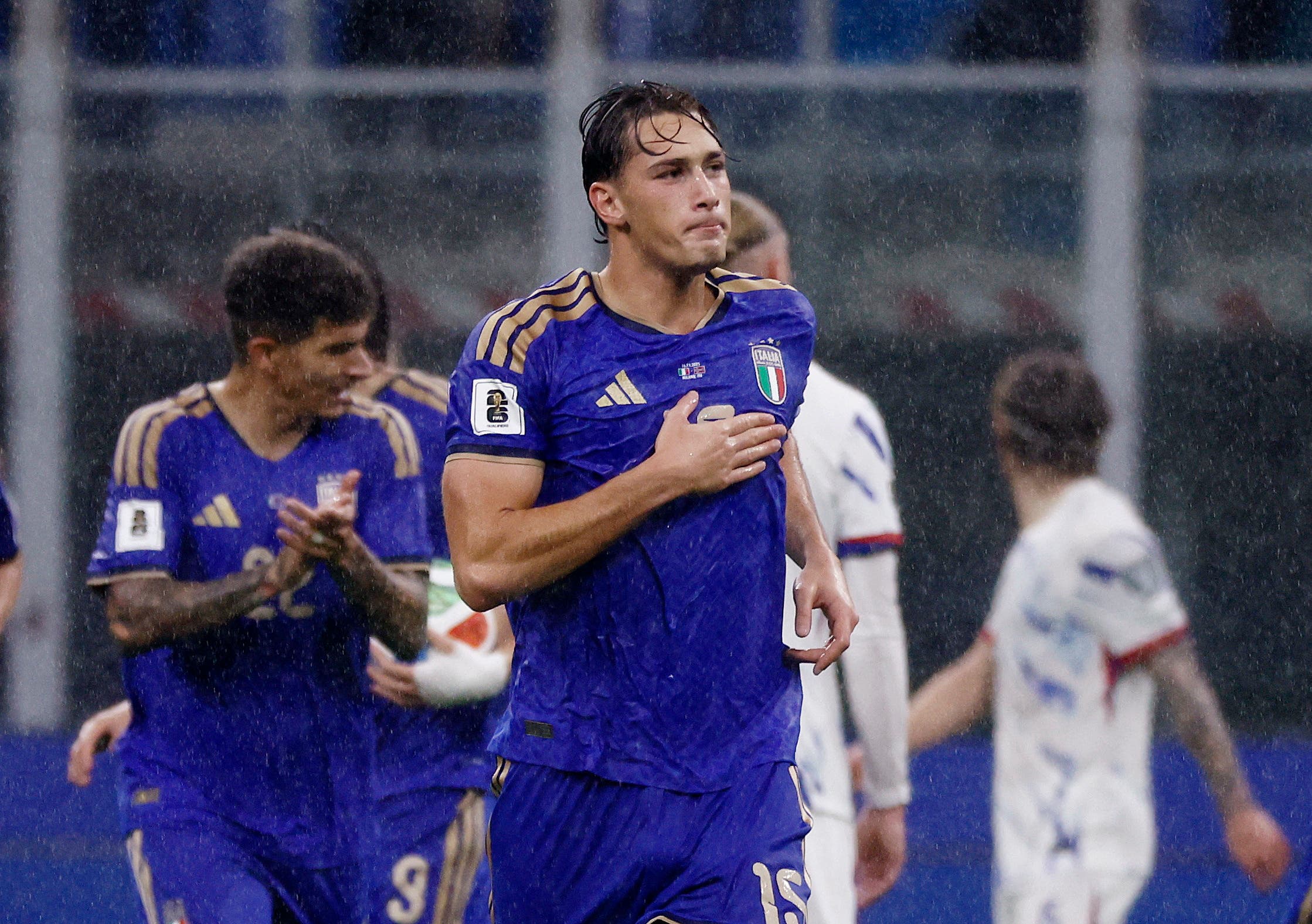 Soccer Football - World Cup - UEFA Qualifiers - Group I - Italy v Norway - San Siro, Milan, Italy - November 16, 2025 Italy's Pio Esposito celebrates scoring their first goal with Mateo Retegui REUTERS/Alessandro Garofalo