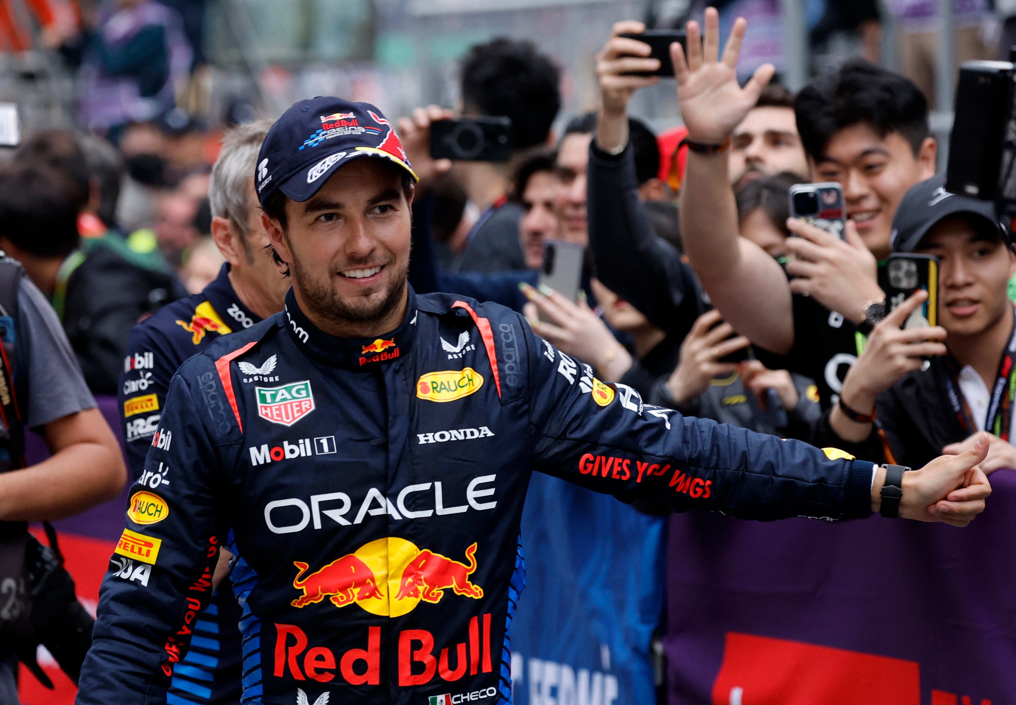 Sergio Pérez celebra durante un Gran Premio de la Fórmula 1.