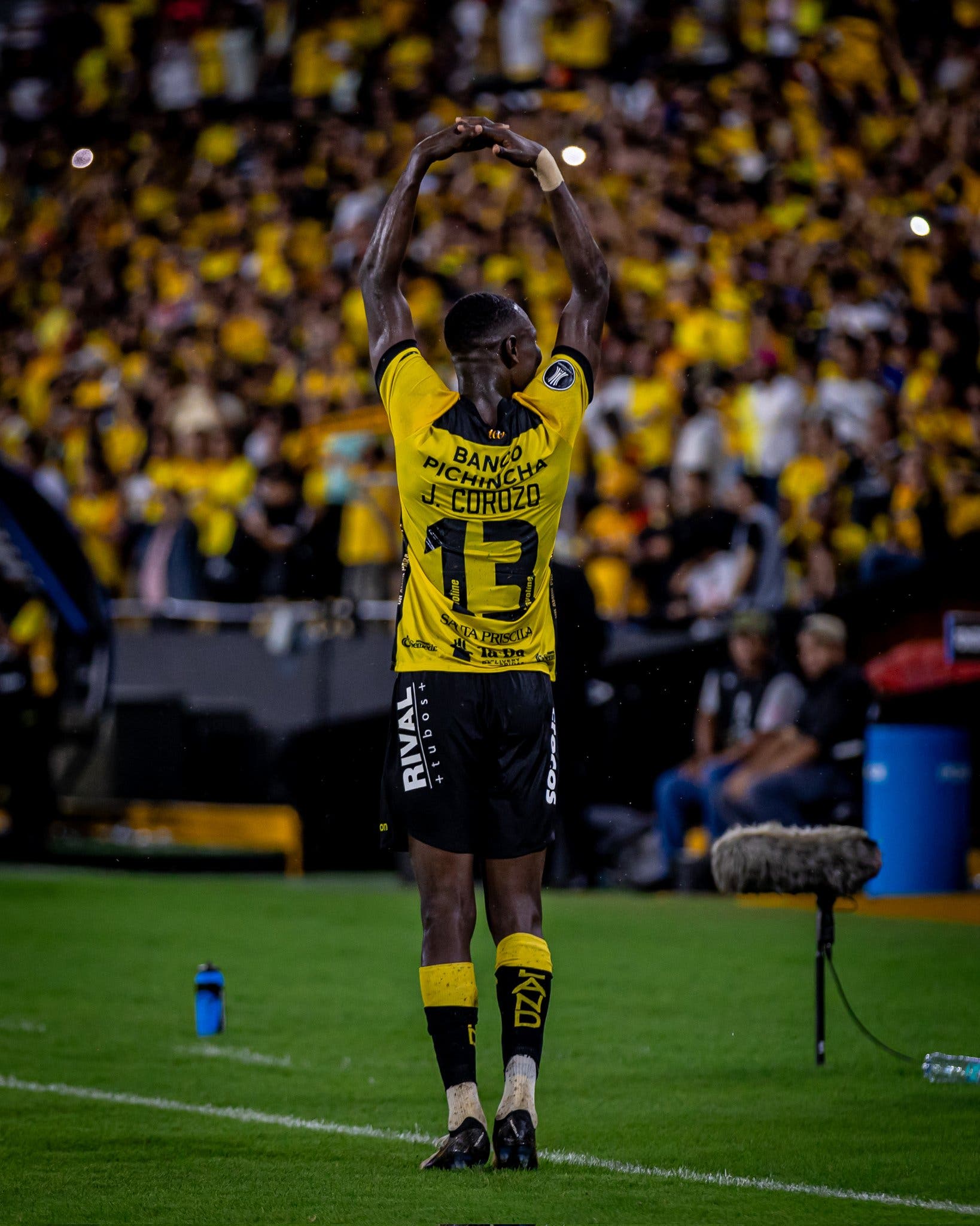 Corozo celebrates his brace vs Corinthians in Libertadores