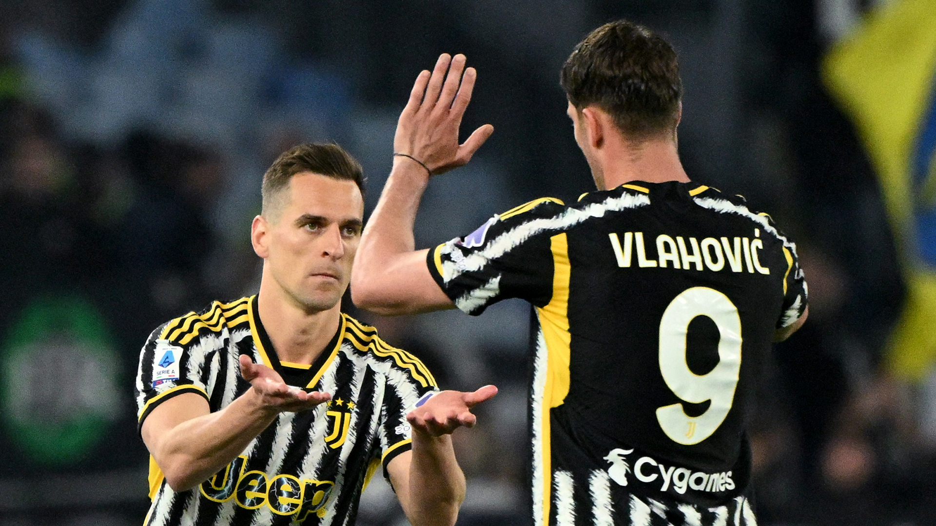 Arkadiuz Milik y Dusan Vlahovic