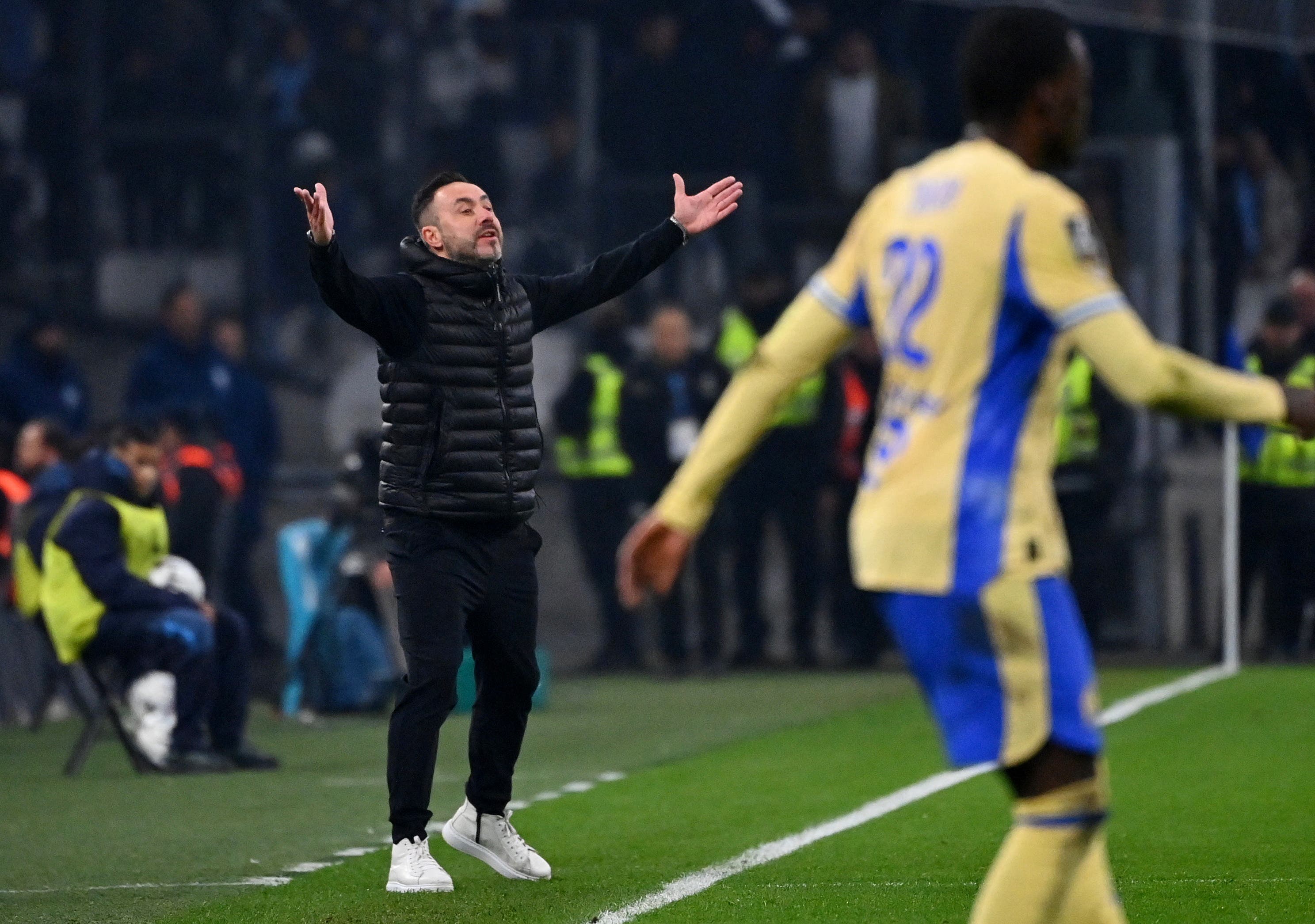 Soccer Football - Ligue 1 - Olympique de Marseille v Toulouse - Orange Velodrome, Marseille, France - November 29, 2025 Olympique de Marseille coach Roberto De Zerbi reacts REUTERS/Alexandre Dimou
