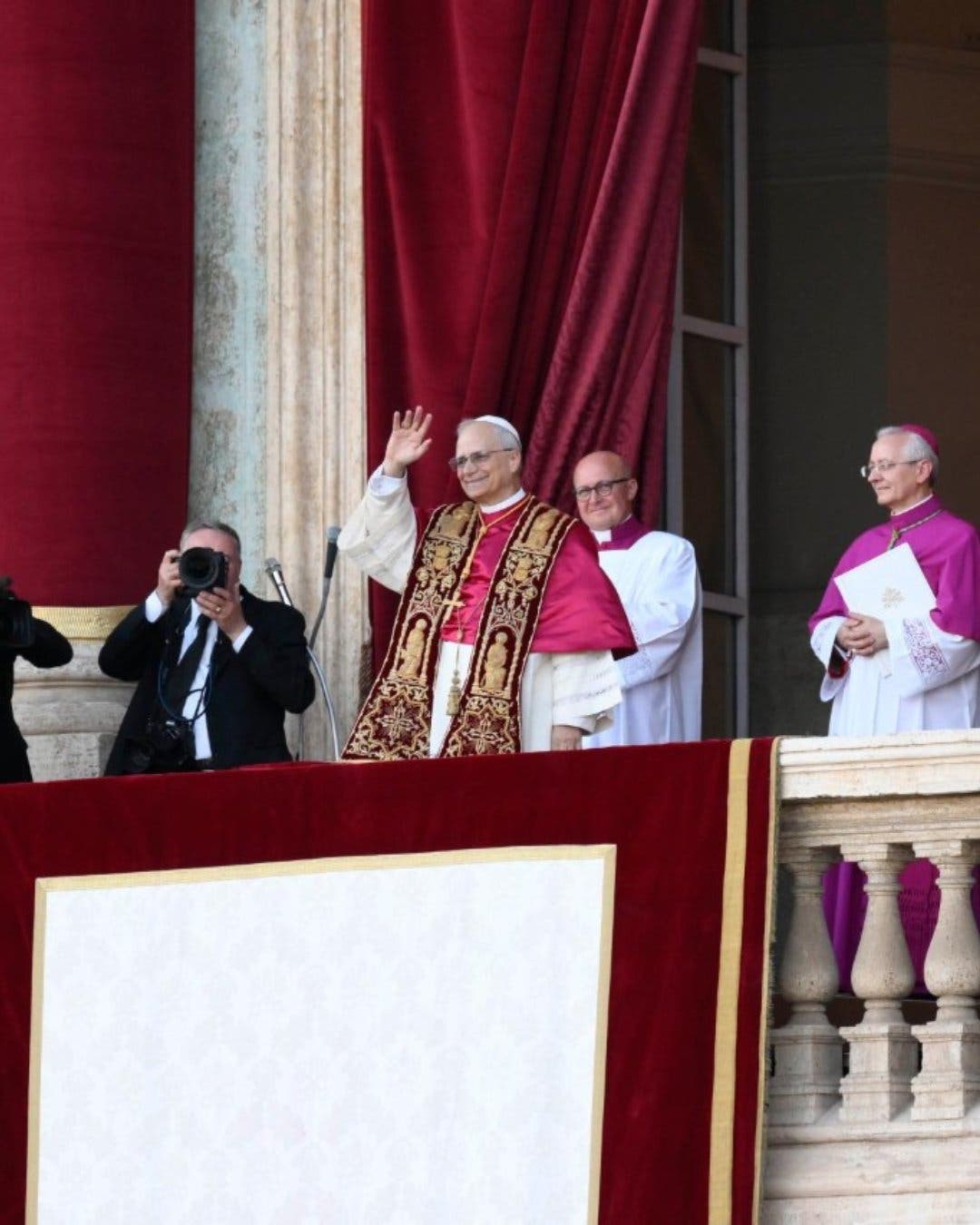Pope Leo salutes