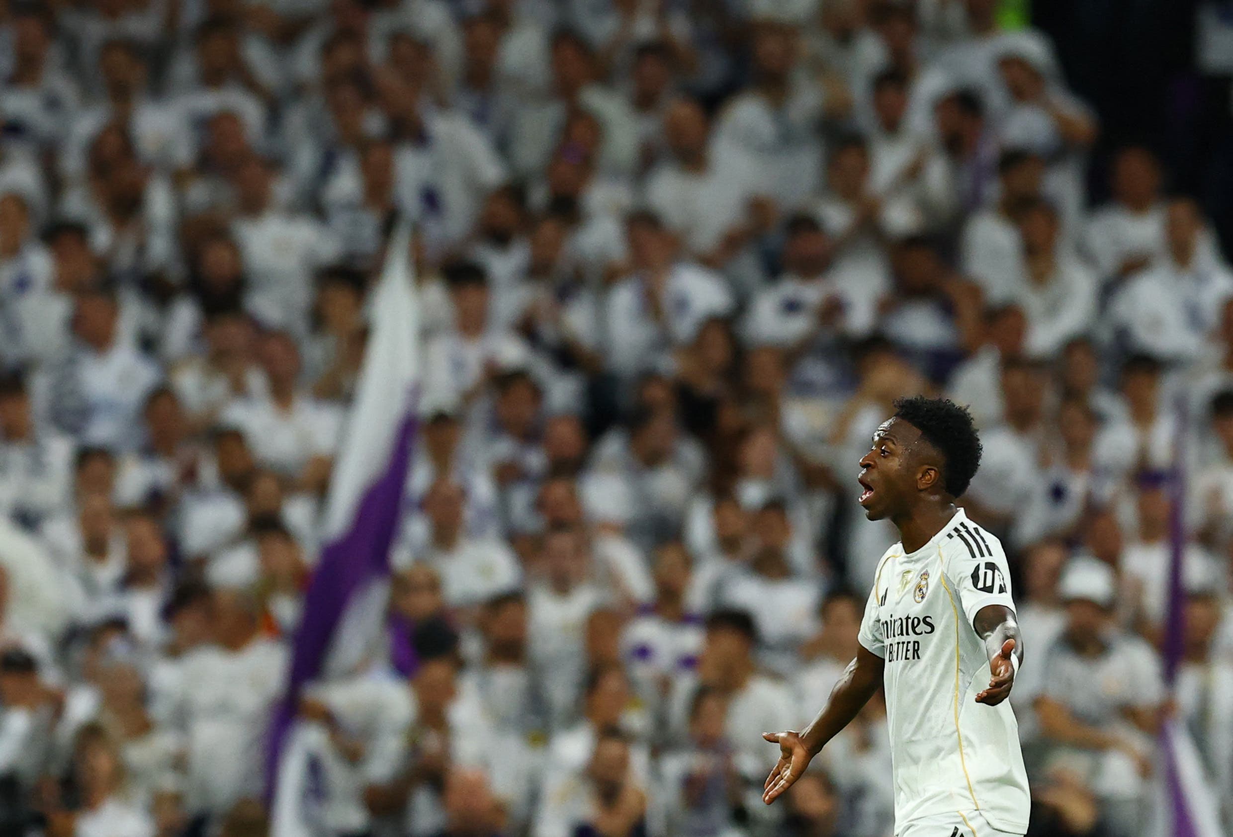 Soccer Football - LaLiga - Real Madrid v FC Barcelona - Santiago Bernabeu, Madrid, Spain - October 26, 2025 Real Madrid's Vinicius Junior reacts after being substituted REUTERS/Albert Gea
