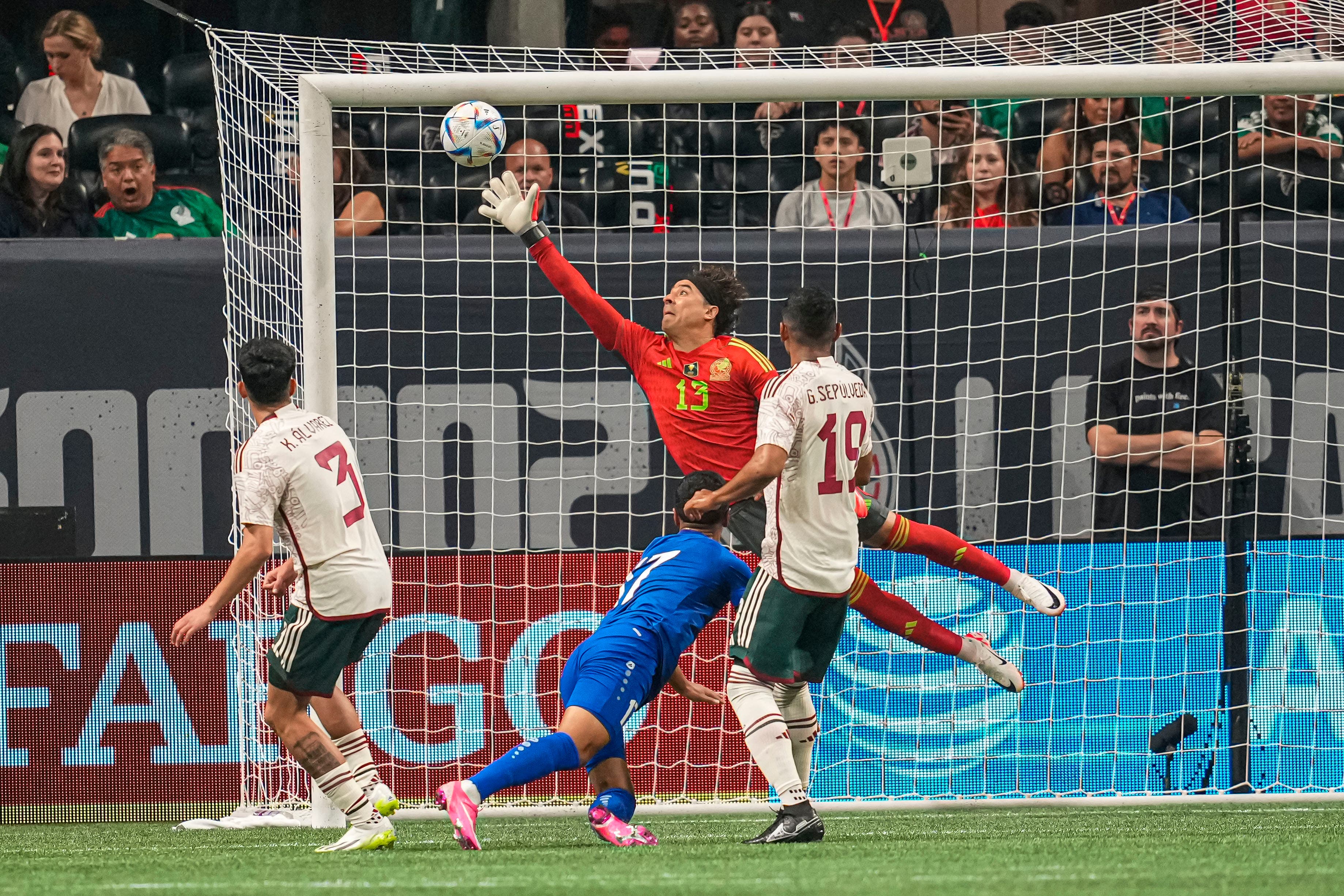 Guillermo Ochoa México.
