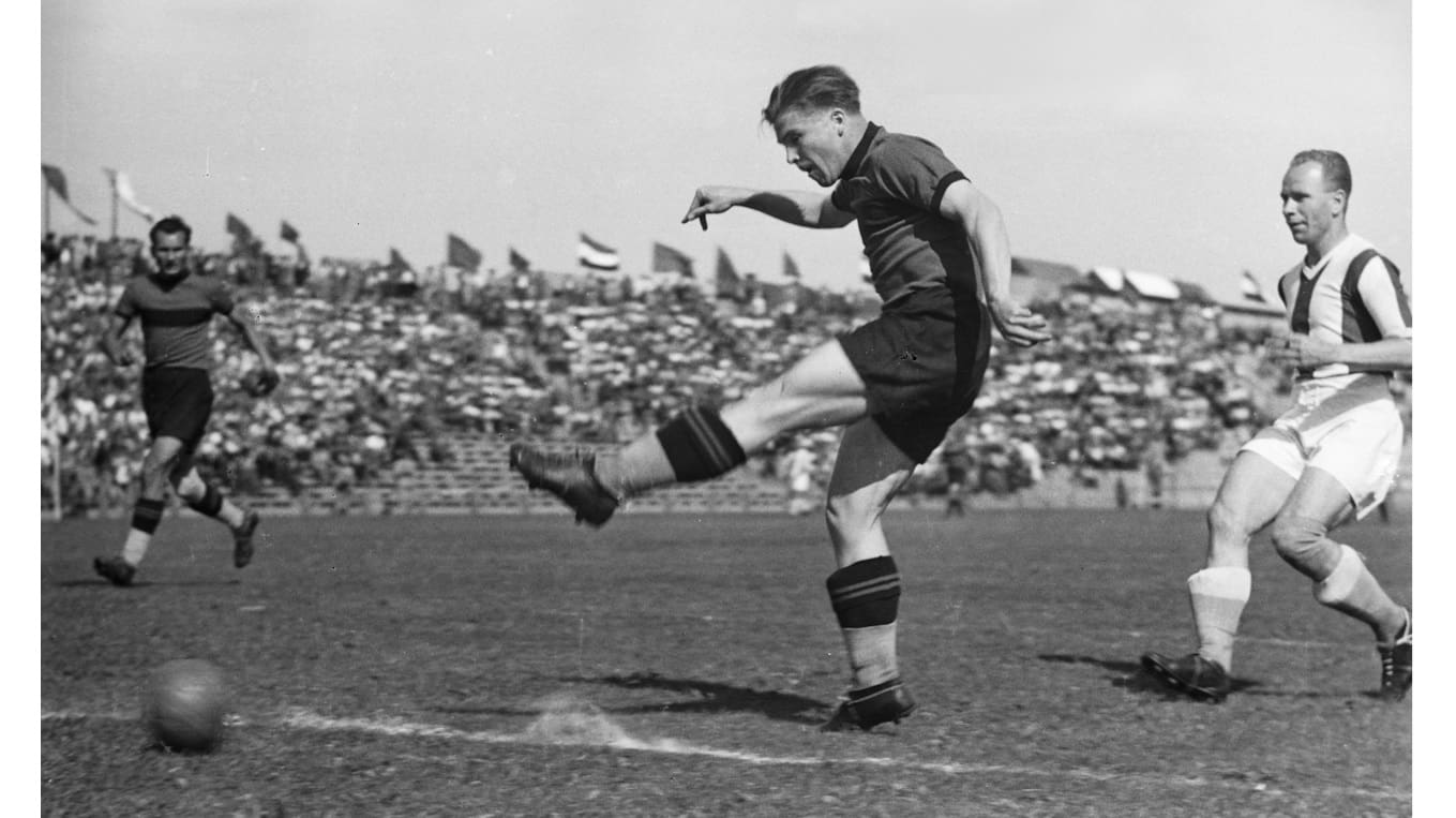Ferenc Puskás playing for Honvéd in 1949