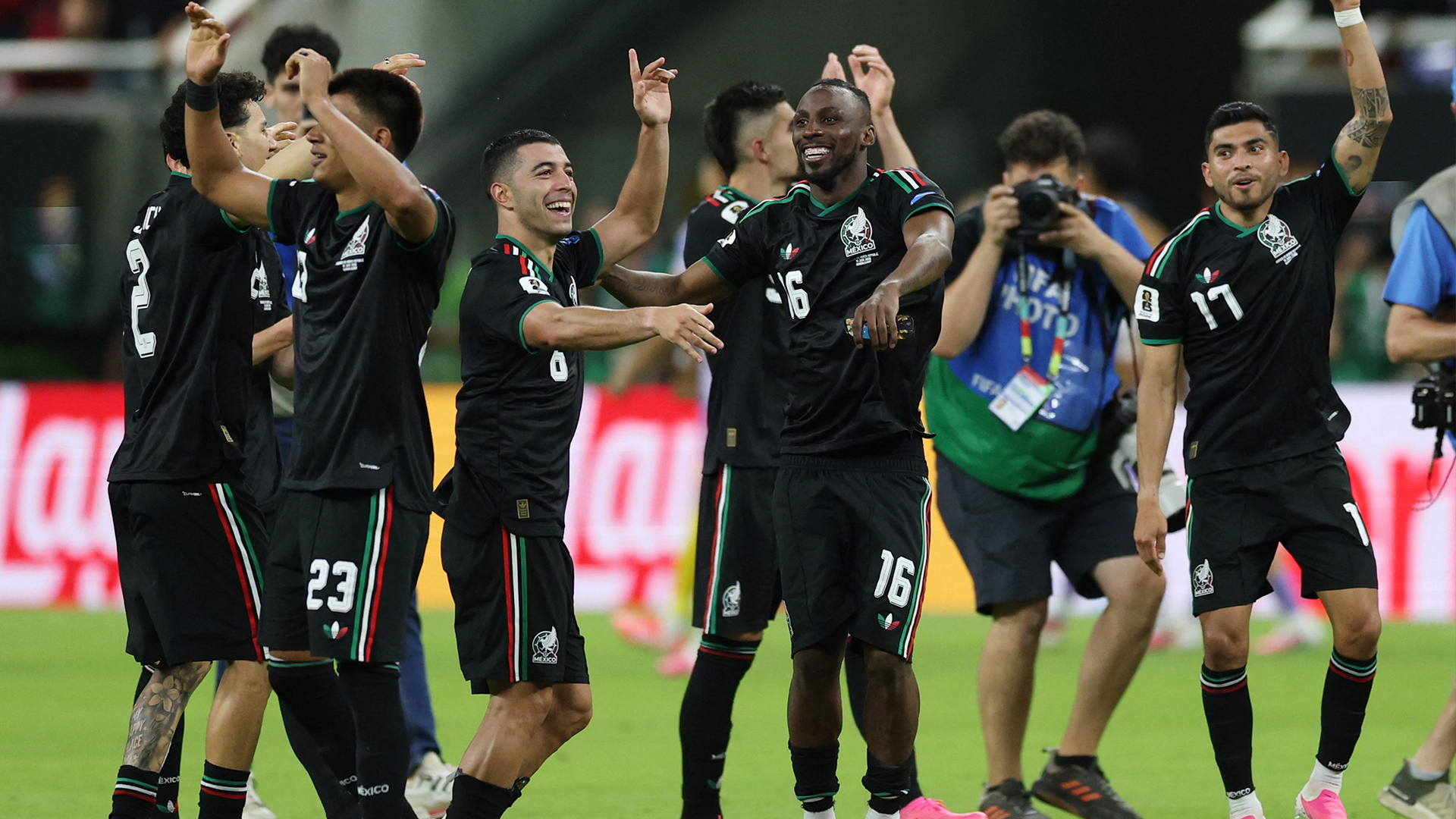 Soccer Football - FIFA World Cup 2026 - Group A - Mexico v South Korea - Estadio Guadalajara, Guadalajara, Mexico - June 18, 2026 Mexico's Julian Quinones and teammates celebrate after the match REUTERS/Paul Childs
