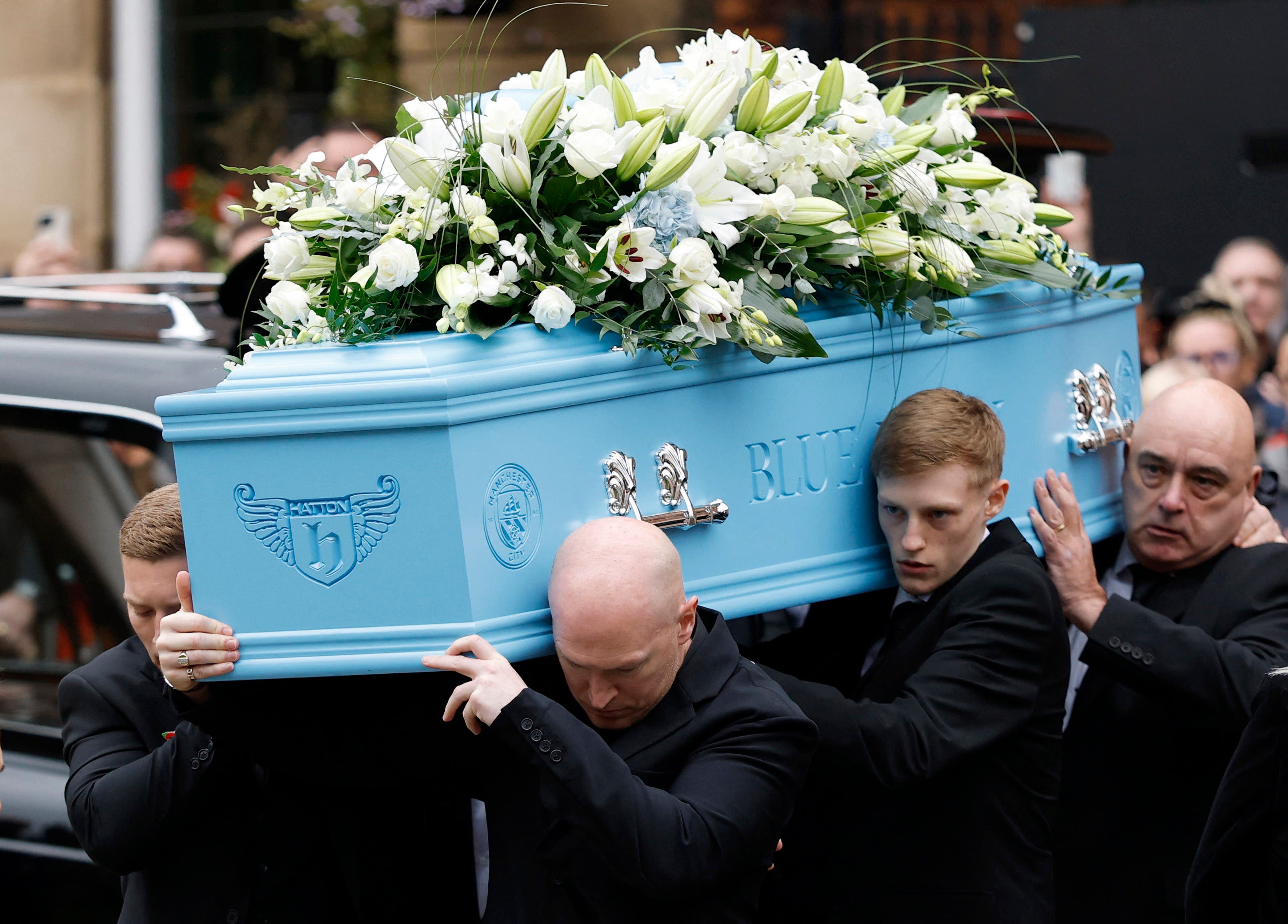 Boxing - Funeral of former boxer Ricky Hatton - Manchester Cathedral, Manchester, Britain - October 10, 2025 Pallbearers carry Ricky Hatton's coffin into the Cathedral Action Images via Reuters/Jason Cairnduff