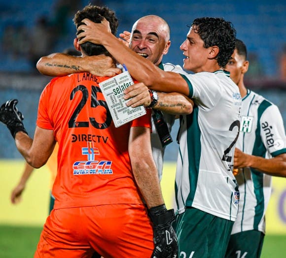 Racing Club Montevideo celebrates after winning penalty shootout in Sudamericana