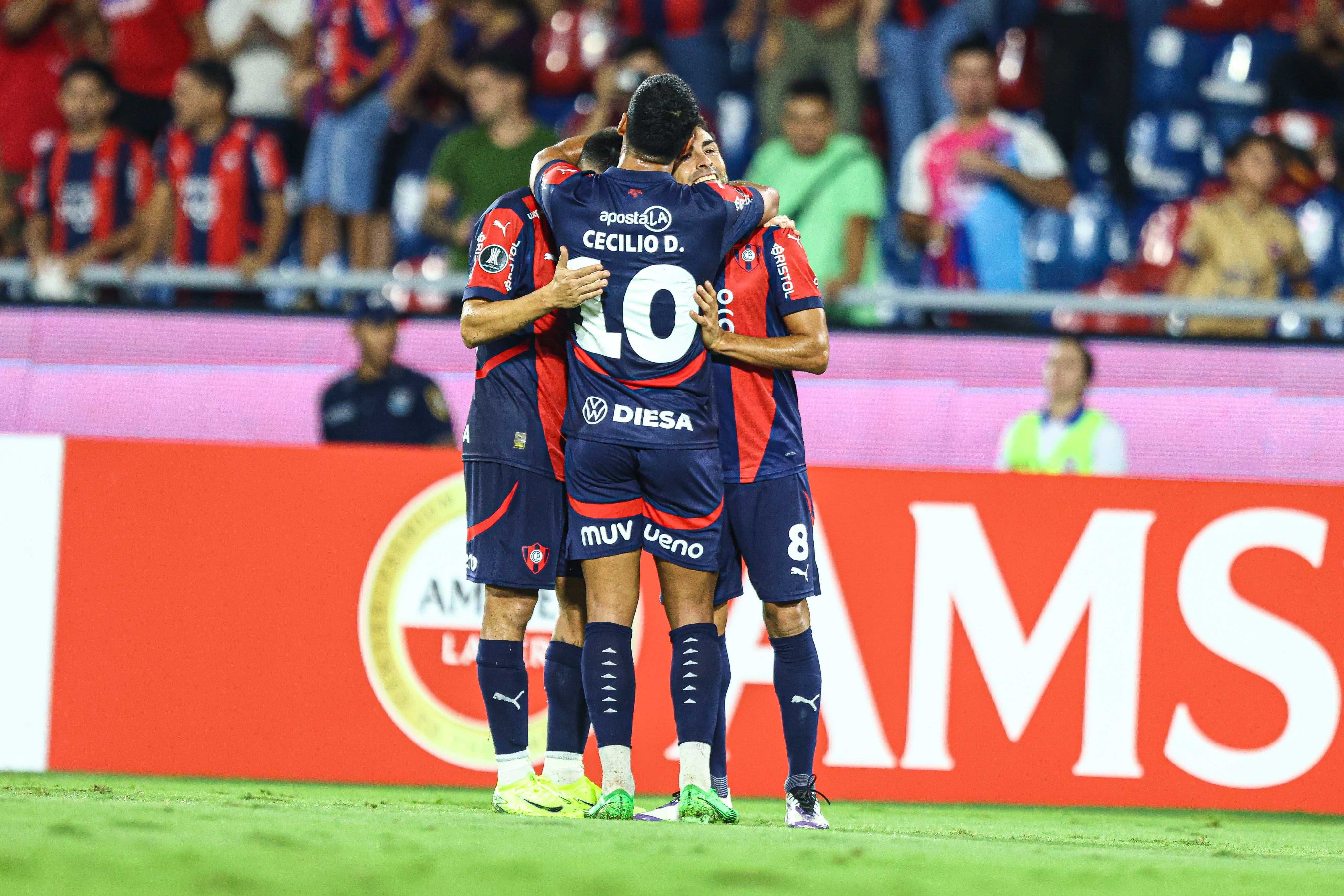 Cerro Porteño celebrates scoring against Melgar in Libertadores