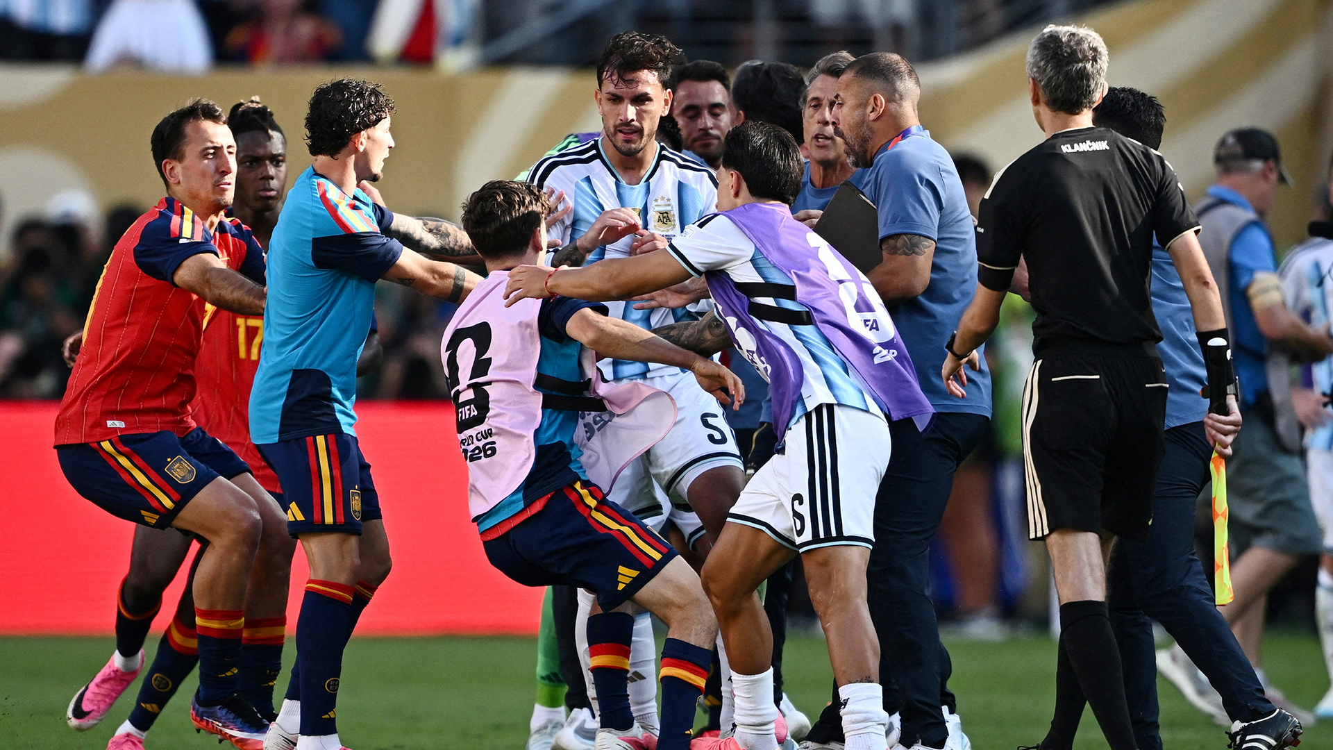 Soccer Football - FIFA World Cup 2026 - Final - Spain v Argentina - New York/New Jersey Stadium, East Rutherford, New Jersey, U.S. - July 19, 2026 Argentina's Leandro Paredes and Lisandro Martinez clash with Spain's Gavi after the match REUTERS/Dylan Martinez REFILE - CORRECTING ID