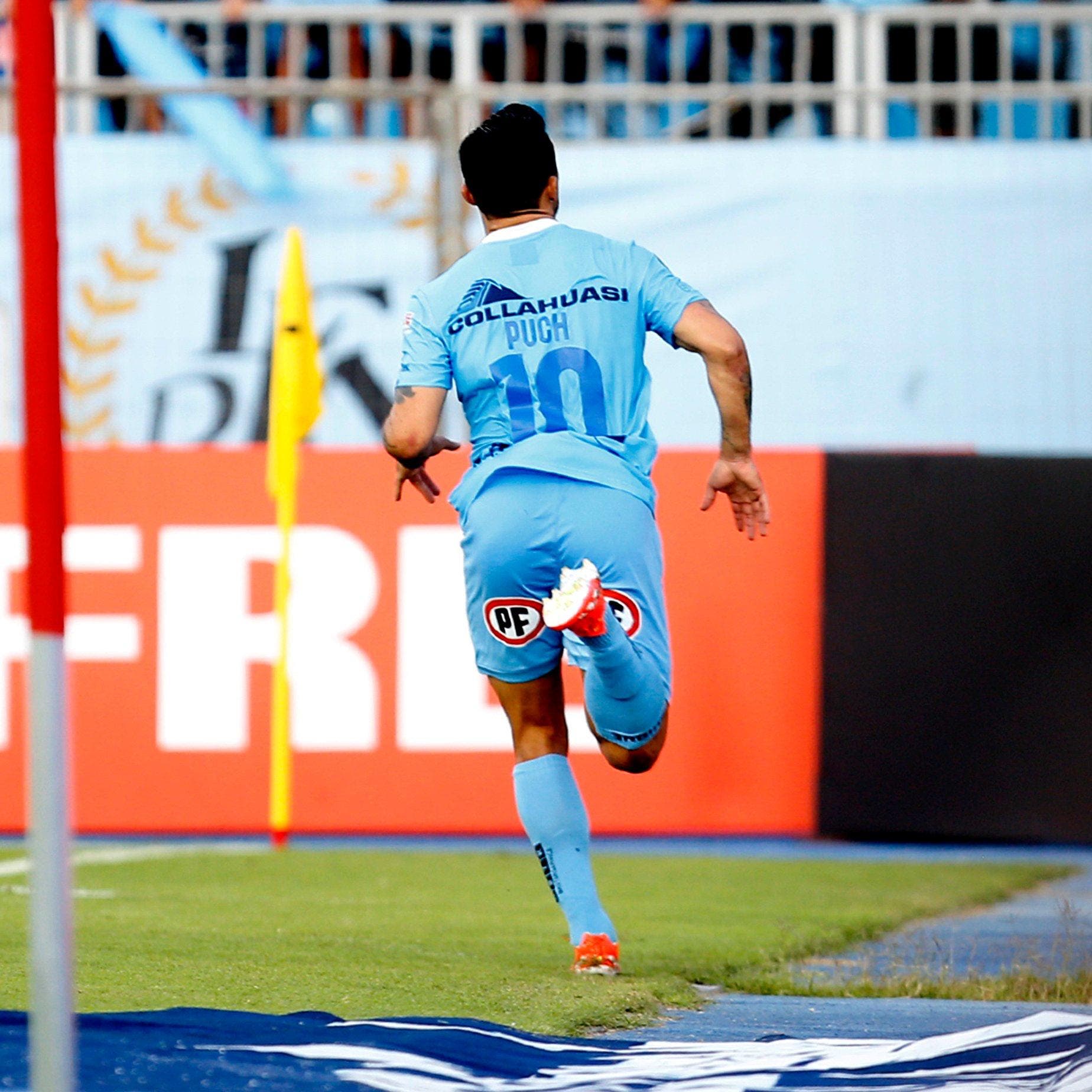 Edson Puch celebrates scoring in the libertadores