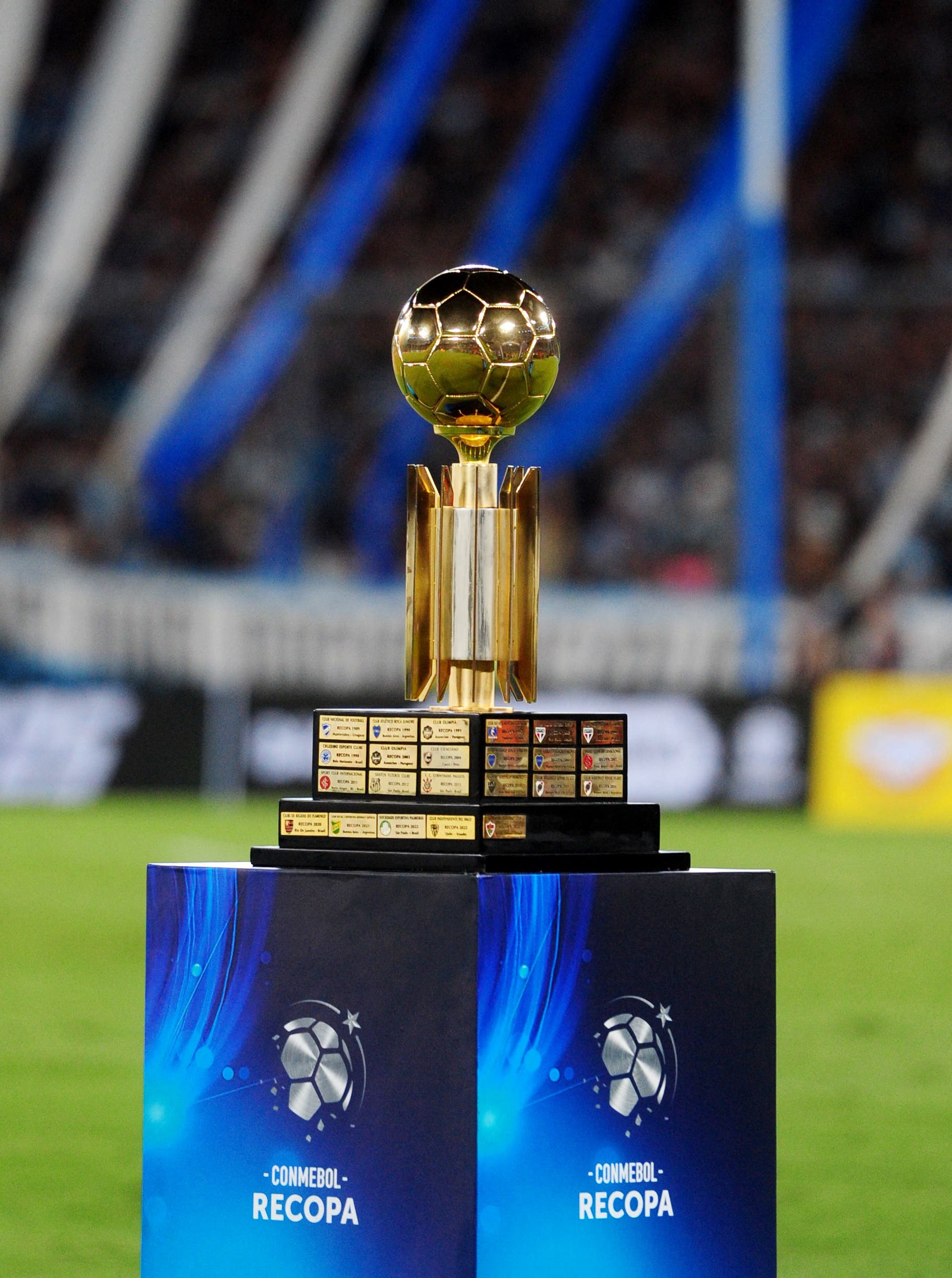 General view of the Recopa Sudamericana trophy