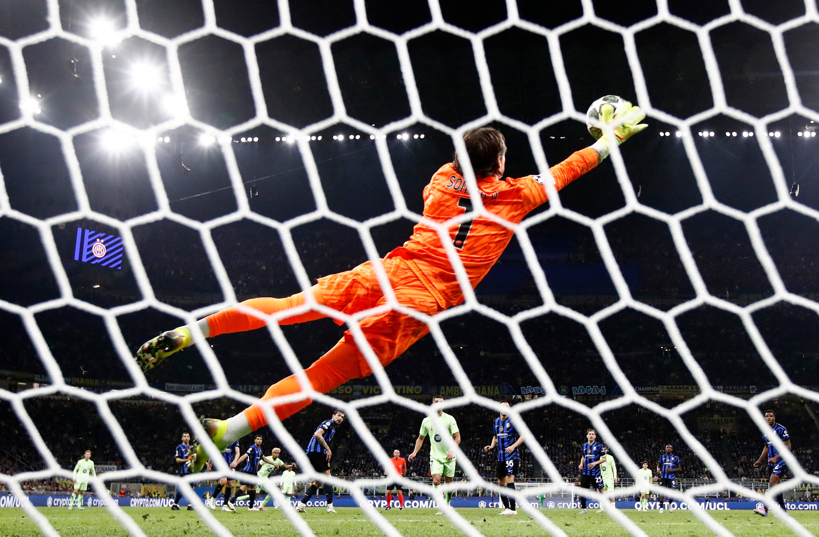 Barcelona's Lamine Yamal shoots at goal as Inter Milan's Yann Sommer makes a save