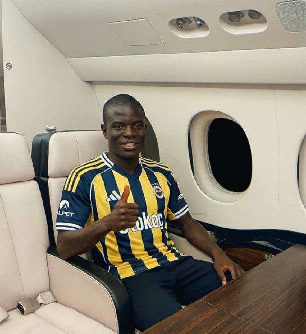 N'Golo Kanté poses with Fenerbahce's jersey for the first time.