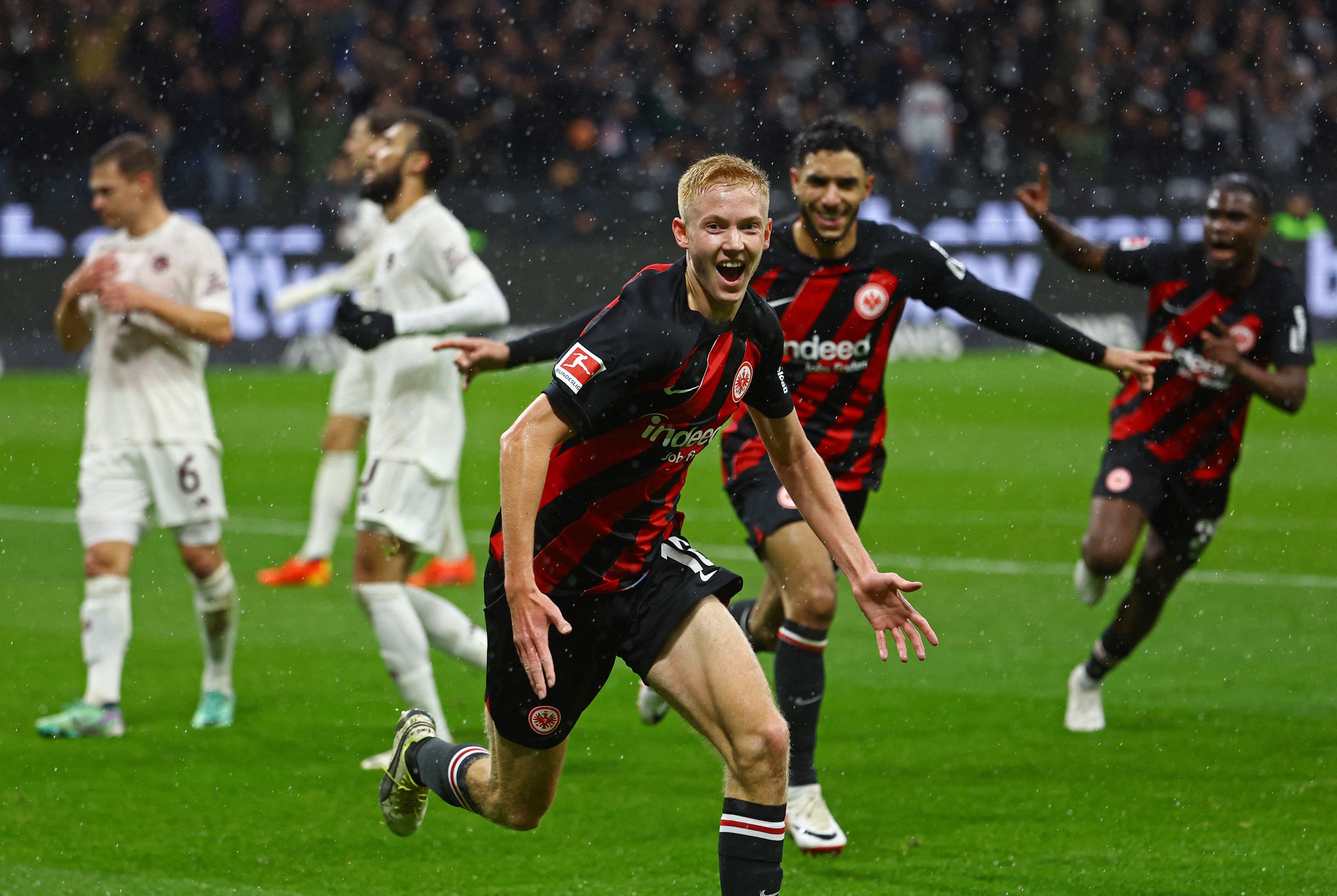 Hugo Larsson playing for Eintrach Frankfurt.
