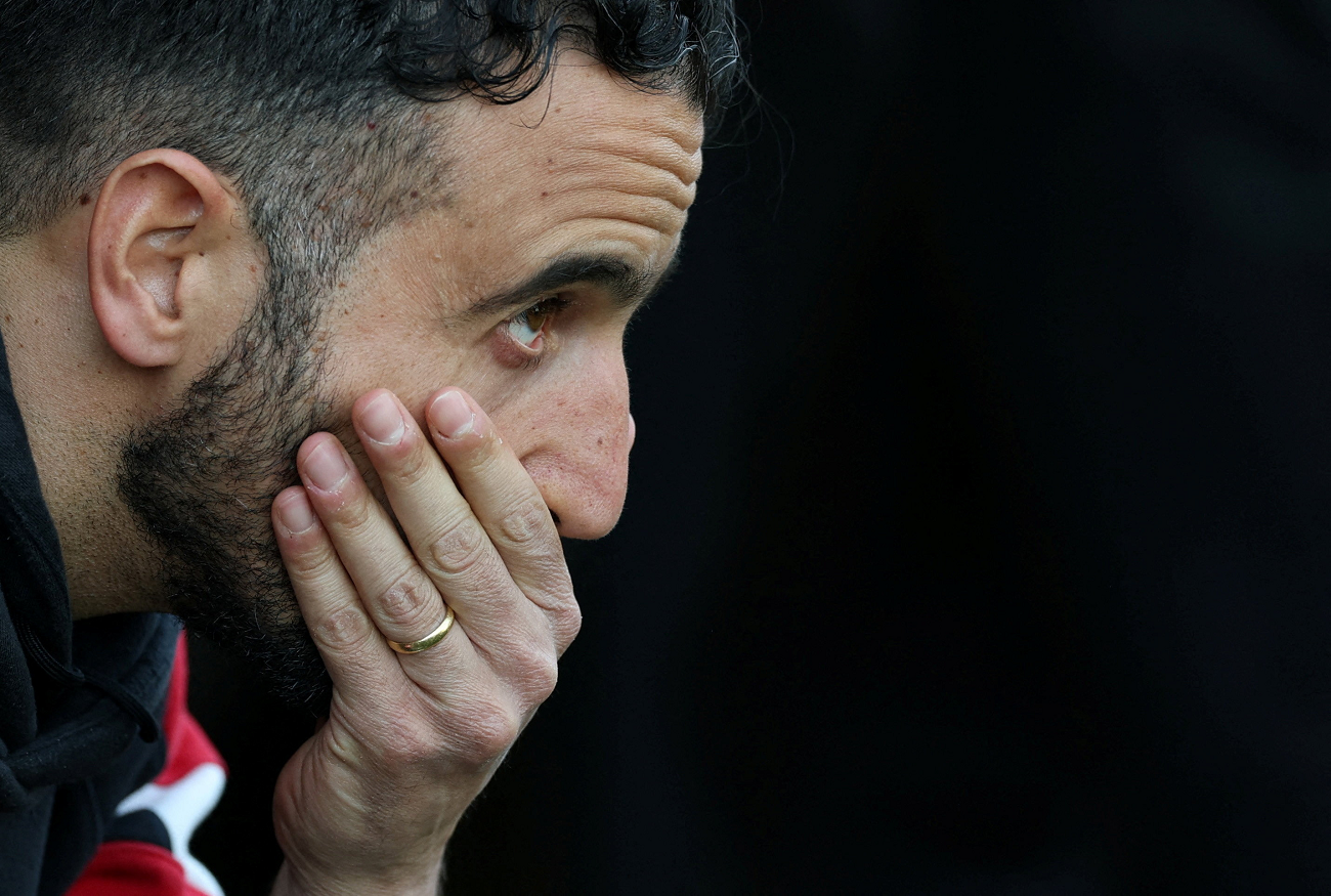 La salida de Rúben Amorim no solo dejó un vacío en el banquillo de Old Trafford, también abrió una factura millonaria difícil de ignorar.