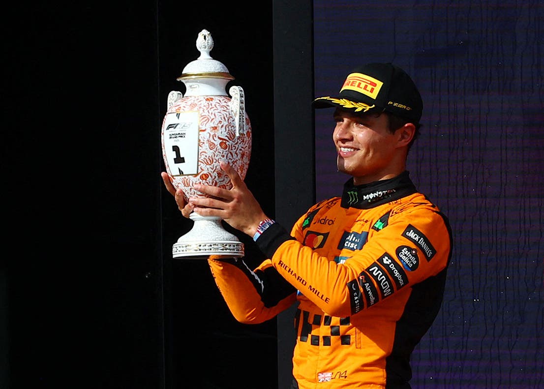 Formula One F1 - Hungarian Grand Prix - Hungaroring, Budapest, Hungary - August 3, 2025 McLaren's Lando Norris celebrates on the podium with a trophy after winning the Hungarian Grand Prix REUTERS/Bernadett Szabo
