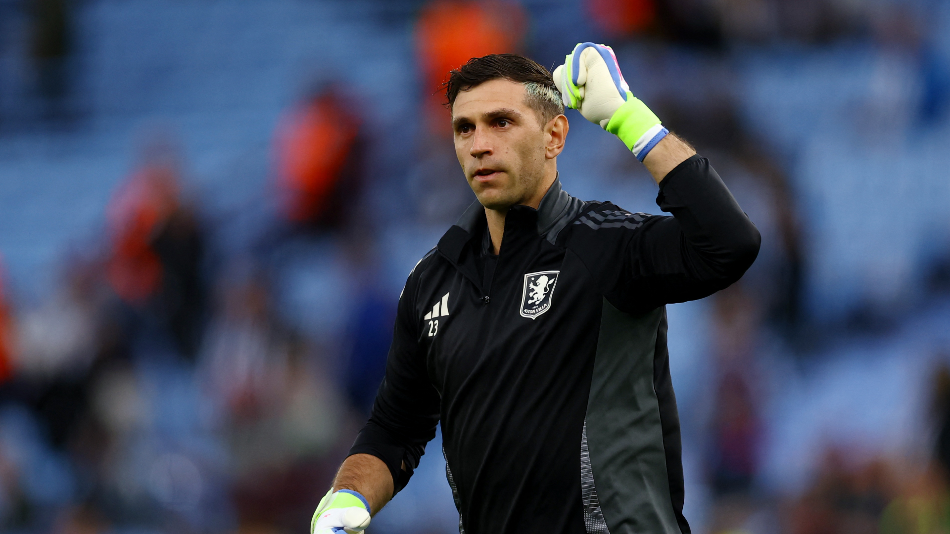 Emiliano Martínez prepares for a match with Aston Villa.