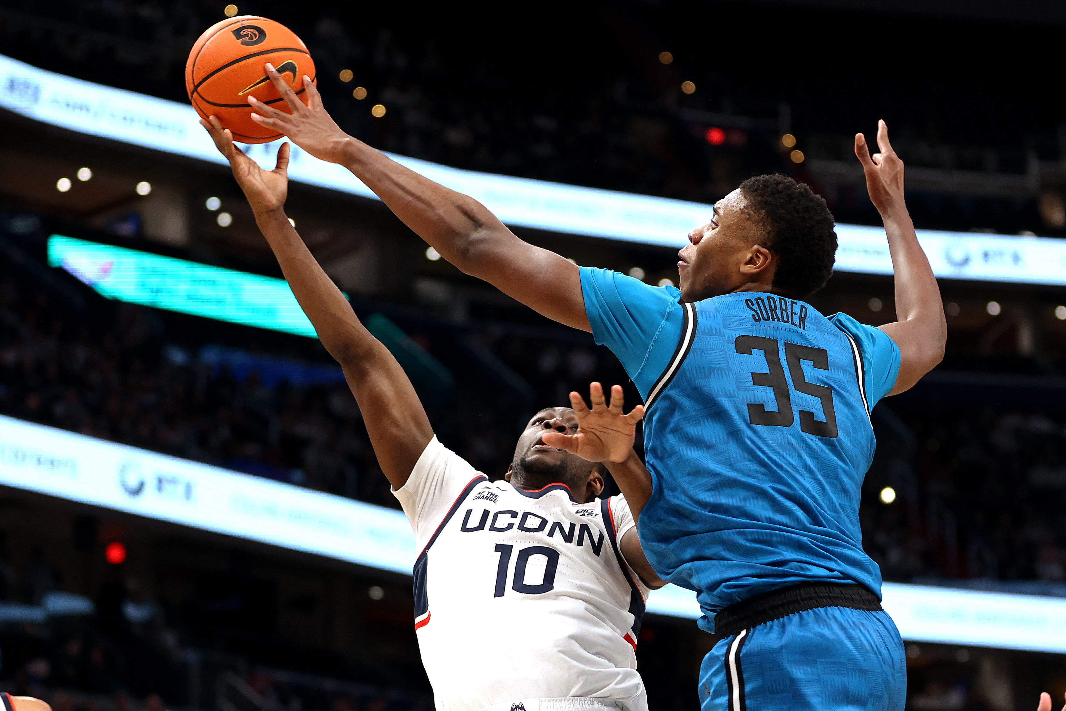 Thomas Sorber playing for Georgetown Hoyas.