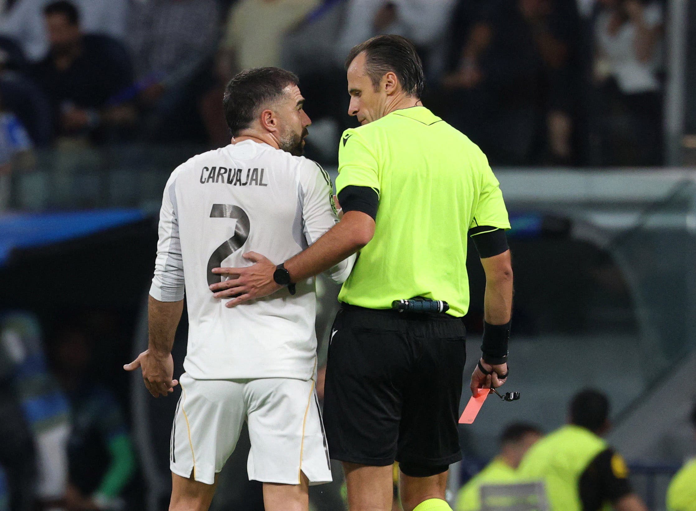 Soccer Football - UEFA Champions League - Real Madrid v Olympique de Marseille - Santiago Bernabeu, Madrid, Spain - September 16, 2025 Real Madrid's Dani Carvajal reacts with referee Irfan Peljto after being shown a red card by following a VAR review REUTERS/Juan Medina
