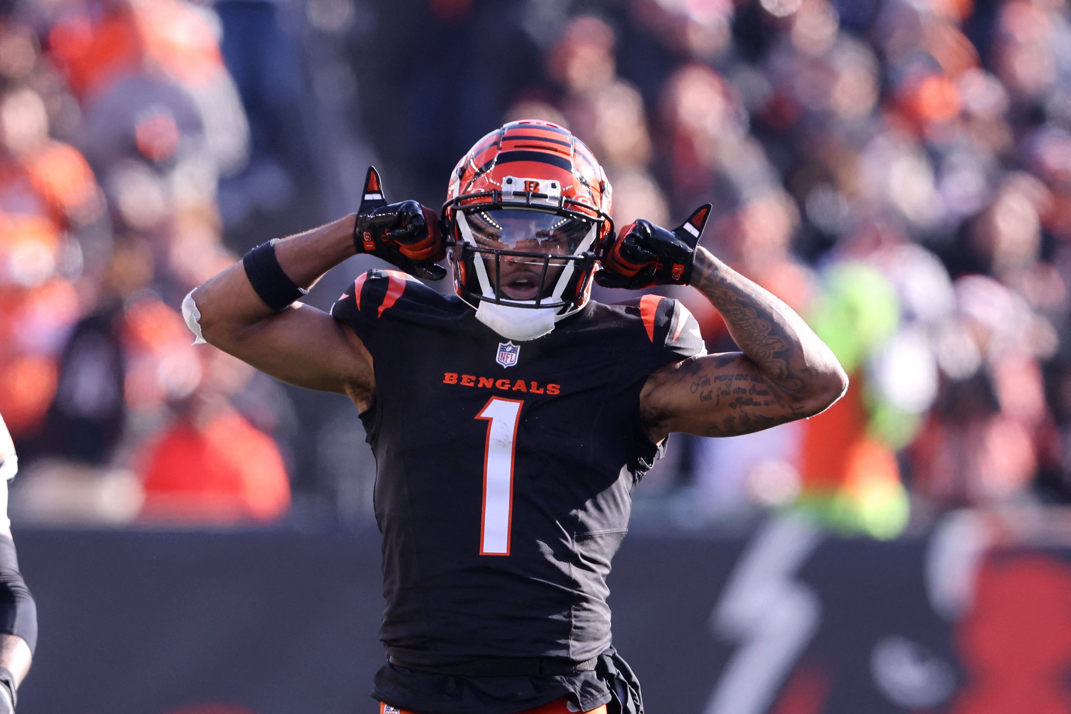 Cincinnati Bengals wide receiver Ja'Marr Chase (1) celebrates a first down catch