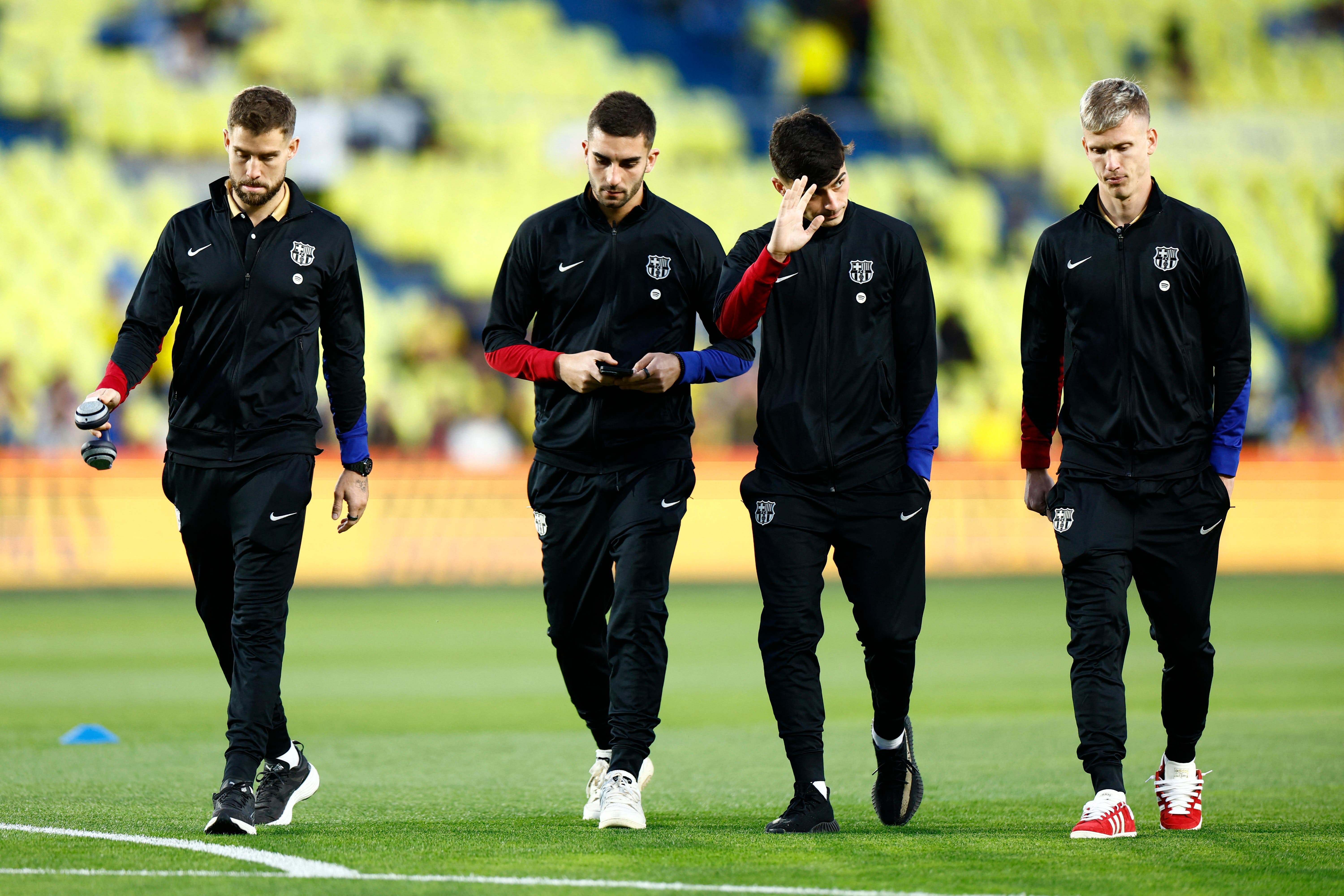  FC Barcelona's Ferran Torres, Dani Olmo and Pedri on the pitch before the match